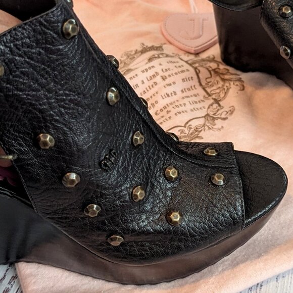 Juicy Couture NWOB 7M Wheeler Open Toe Wedge Heel Sandals Black Soft Leather - Picture 5 of 12